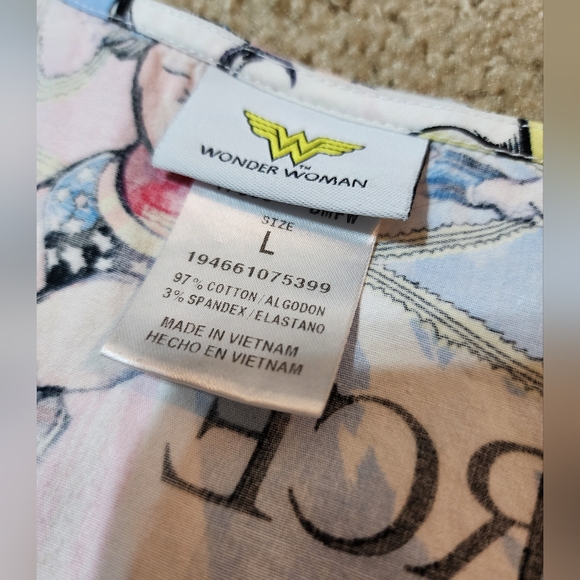 Wonder Woman scrub top - Picture 2 of 2